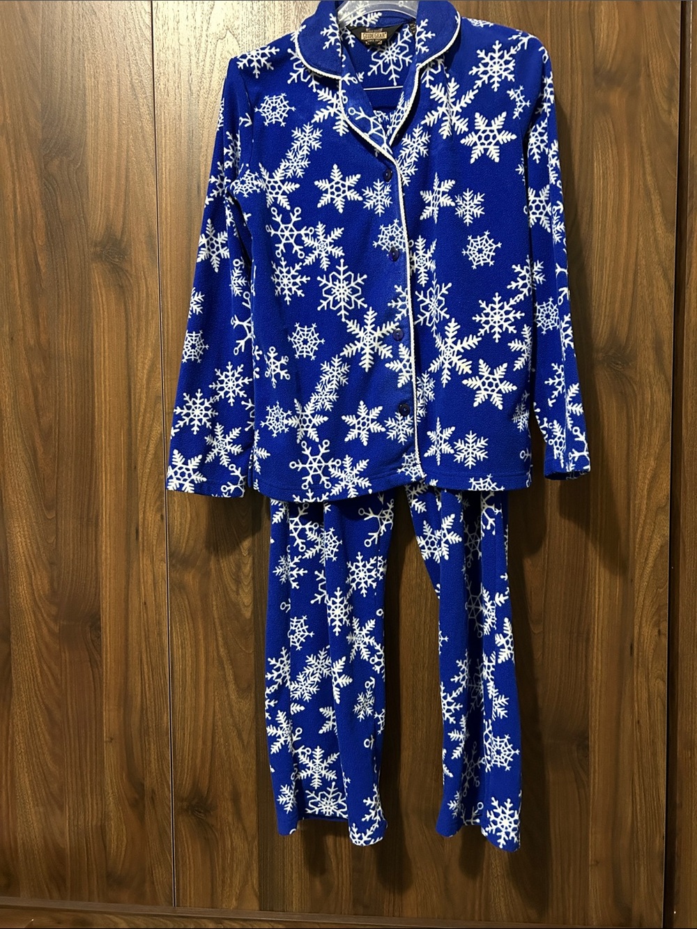 Cozy Blue Snowflake women’s Pajama Set